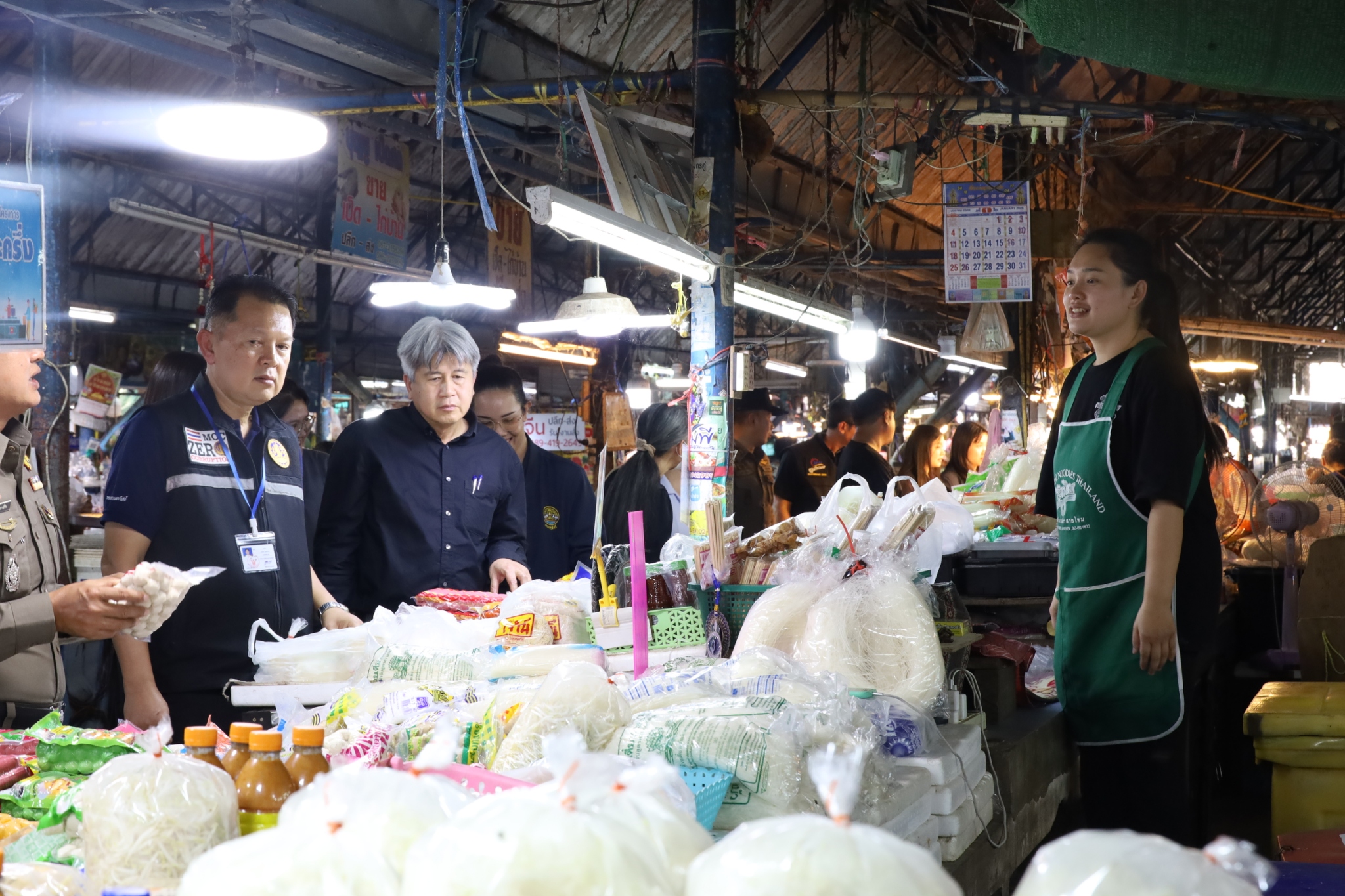 พาณิชย์จังหวัดเลย ลงพื้นที่ตลาดแลงบ้านติ้ว ตรวจสอบราคาสินค้าภายหลังมีข้อร้องเรียนผ่านสื่อมวลชนและสื่อออนไลน์