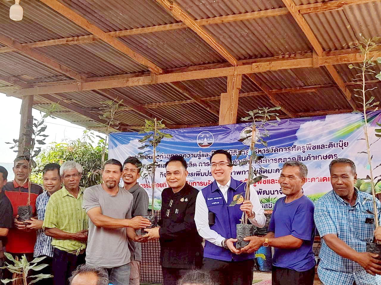 จังหวัดเลย จัดอบรมเพิ่มประสิทธิภาพการผลิตมะคาเดเมีย เสริมความรู้การจัดการศัตรูพืชและดินปุ๋ย