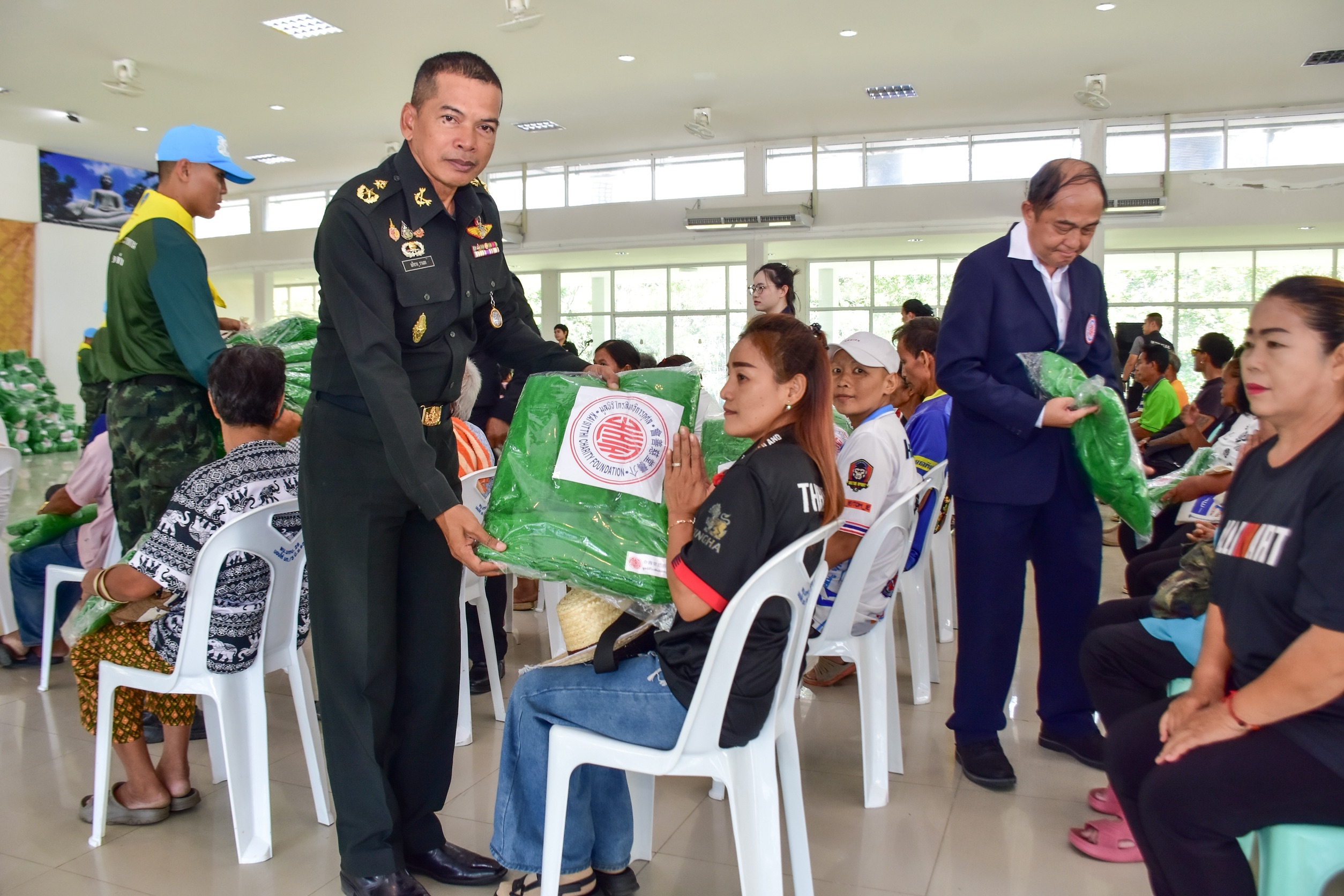 มทบ.28 ร่วมกับ มูลนิธิไกรสิทธิการกุศล มอบผ้าห่มคลายหนาวส่งต่อความห่วงใยสู่กำลังพลและประชาชนนในพื้นที่